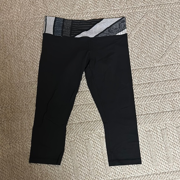 Lululemon Athletica Black and Gray Cropped Pants - Picture 2 of 4